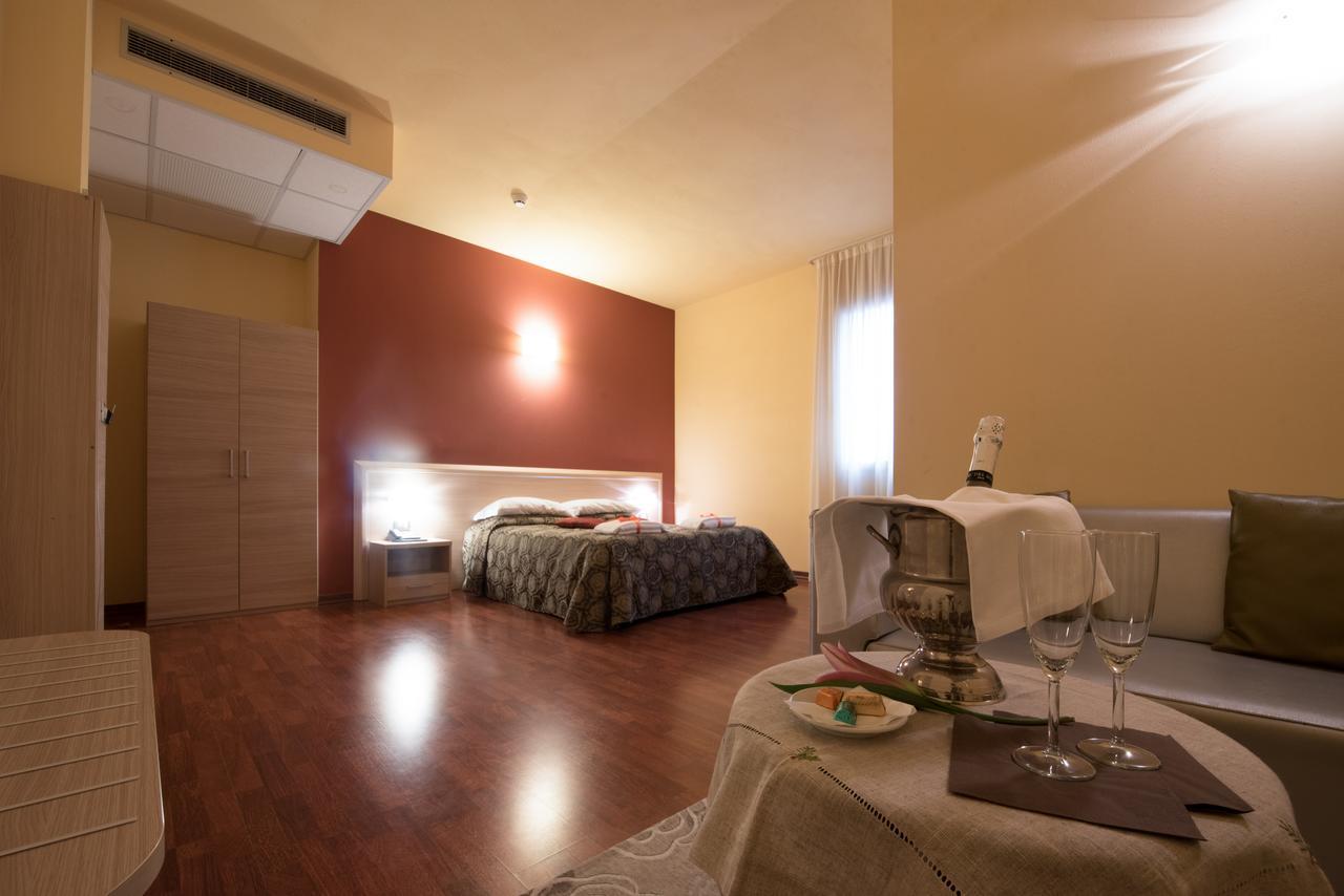 Hotel Formula Int. & Puravita Spa Розолина Экстерьер фото