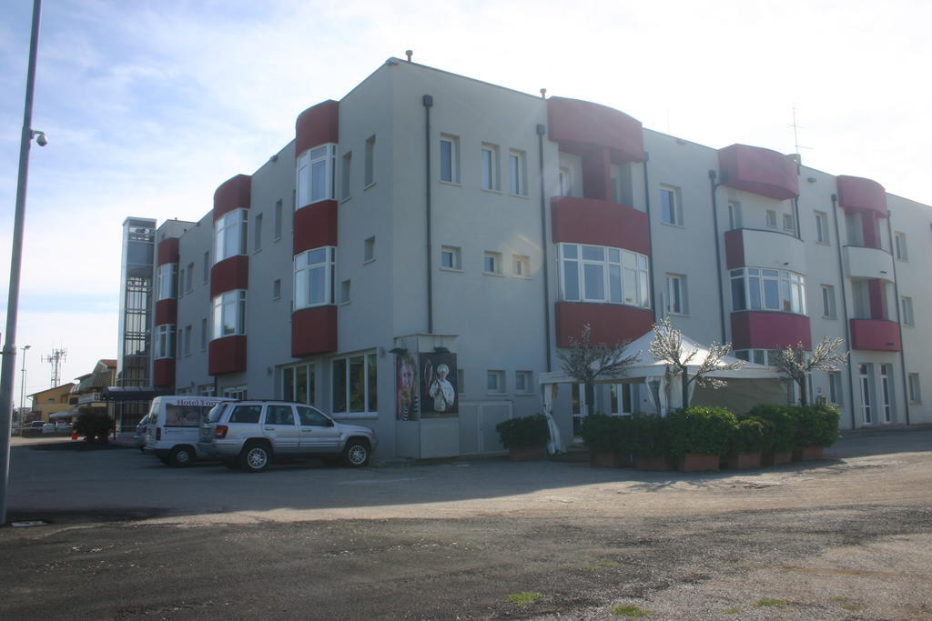 Hotel Formula Int. & Puravita Spa Розолина Экстерьер фото